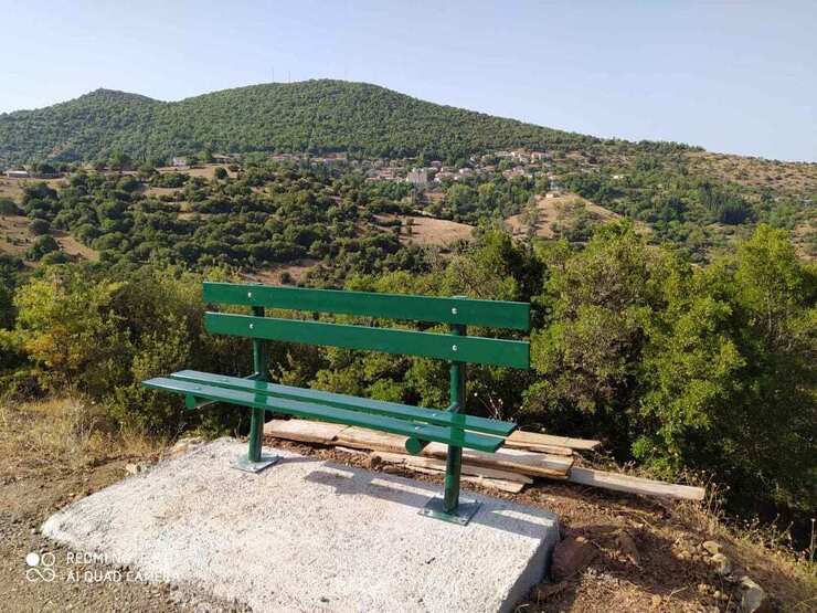 Τοποθέτηση παγκακιών σε διάφορα σημεία του χωριού