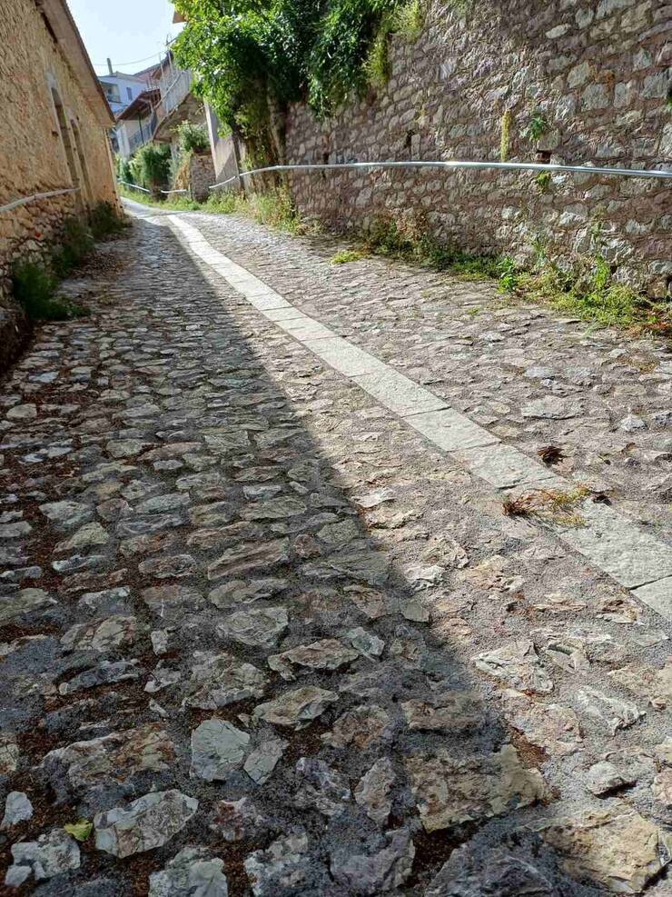 ΤΟΠΟΘΕΤΗΣΗ ΚΟΥΠΑΣΤΗΣ ΠΡΟΣ ΔΙΕΥΚΟΛΥΝΣΗ ΤΩΝ ΠΕΖΩΝ